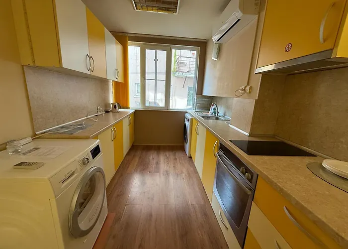 Apparent On The Main Street Apartment